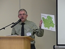 Superintendent Andreas Schwarze stellt das Strategiespiel vor (R. Englert)