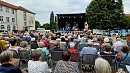 Viele, viele Menschen ließen sich zum Gottesdienst einladen (Regina Englert)