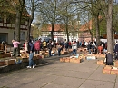 Kirchplatz mit B&uuml;chern (Tuschy)