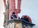 Superintendent Andreas Schwarze unter den kritischen Augen von Chr. Fuchs (M. Jendricke)