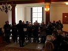 Der Chor gestaltet den Gottesdienst mit (Foto: R. Englert)