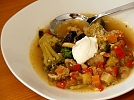 Leckere Hühnersuppe mit Dörrobst (Foto: R. Englert)