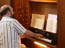 Norbert Patzelt an der Orgel (Foto: R. Englert)