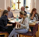 Posaunenchor und Kreiskantorin im Gespräch (Foto: R. Englert)