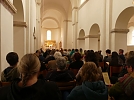 Die Kirche ist voll (Foto: R. Englert)