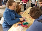 Schlüsselanhänger knoten mit Sophie Knappe (Foto: R. Englert)