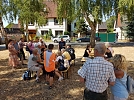 Alle treffen langsam in Elende ein - ein Pilger-Fußbad erwartet sie (Foto: R. Englert)