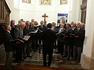 Der Chor um Jürgen Lübbecke (Foto: R. Englert)