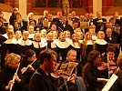 Mit dem Chor der Evangelischen Grundschule (Foto: R. Englert)