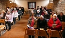 Die Gottesdienstgemeinde Teil 1 (Foto: Regina Englert)