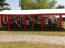 Unterm Zelt gab es Kaffee und Kuchen und nebenan stand die "Imbissbude" - ganz lecker!!! (Foto: R. Englert)