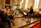 Michael Kremzow kam mit dem Posaunenchor hinzu (Foto: R. Englert)