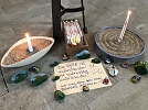 Osterkerzen für Gebetsanliegen und Ostersteine zum Mitnehmen in Neustadt  (Foto: Jana Lenz)