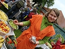 Laura am Obst (Foto: Maria Gründel)