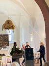 Die anwesenden Mitglieder des Gemeindekirchenrates danken ihrer Vorsitzenden für ihre Arbeit (Foto: Luisa Gräßer)