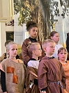 der Verfasser freut sich, insgesamt waren 7 seiner Orgelschüler beteiligt, auf diesem Bild schon zwei. (Foto: Sabine Wegner)