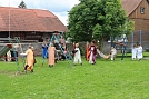 vor der Aufführung gab es noch etwas Entspannung im Pfarrgarten (Foto: Sabine Wegner)