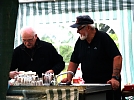 Schank- und Grillmeister im Gespräch (Foto: S.Wegner)