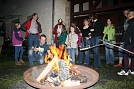 Warten auf das Stockbrot (Foto: Jana Lenz)