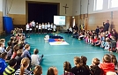 Vorstellung des Landes in der Turnhalle (Foto: Ev. GS)