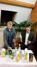 Pfarrer M. Blaszcyk und Prädikant Dr. Chr. Maletz einmal bei einem anderen Einsatz - Cocktails mixen für den WGT (Foto: KG Bleicherode)