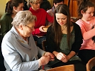 Die Generationen sprechen sich gegenseitig den Segen zu - Niedergebra (Foto: R. Englert)