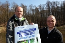 Unser Landrat Matthias Jendricke (links) und Mitinitiator Jochen Lenz tanken schon mal Sonne für die Wanderung! Ein großes Danke dem Landrat und auch an Jessica Piper, die Pressebeauftragte im Landratsamt für die großartige Unterstützung des Harzblick-Wandermarathon!  (Foto: J. Lenz)