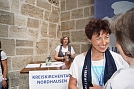 An der Thesentür stand Pfarrerin Sabine Wegner und wartete gespannt und fröhlich auf die ankommenden Thesen der Kirchentagsbesucher (Foto: M. Schwarze)