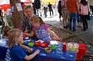 Die bunten Hände der Kinder erzählten hinterher, wer alles an diesem Stand aktiv war (Foto: M. Schwarze)