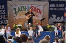 Angst vor zu viel Nähe hatte auch Gerhard Schöne nicht - die Kinder suchten sie (Foto: M. Schwarze)