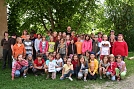 Carsten Miseler (hinten Mitte) und sein vielstimmiger Kinderchor.  (Foto: Foto Sylvia Spehr.)