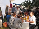 In der lauen Sommerluft schmeckte alles wunderbar (Foto: R. Englert)