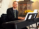 Kantor Michael Kremzow spielte die Orgel beim Gottesdienst (Foto: R. Englert)