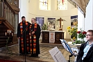 Schon die Schere in der Hand, gleich wird das Lutherzimmer eröffnet (Foto: Uwe)