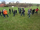 Spielen vor dem Dorfgemeinschaftshaus Friedrichstal (Foto: Nikolaus Flämig)