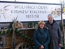 Frau Belz zeichnet für den schönen Kirchenschmuck verantwortlich - auch den Wagen  hat sie gestaltet (Foto: R. Englert)