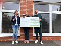 Scheck&uuml;bergabe (Sandra Gottowich)