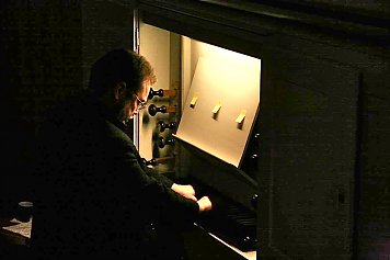 Michael Martens an der Orgel (Foto: Sabine Wegner)