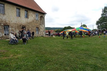 buntes Treiben am Klosterhaus (Foto: Lothar Westphal)