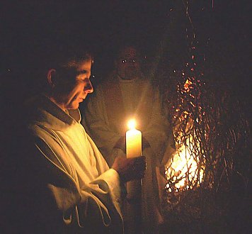 Osternacht Lichtträger (Foto: Eduard Seifert)