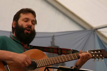 Frank Tuschy an der Gitarre (Foto: Handwerkercamp 09)