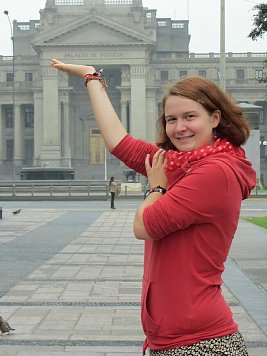 vor dem Regierungspalast (Foto: Laura)