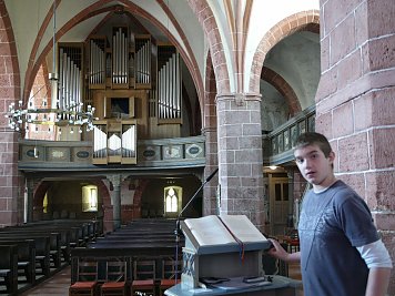 Ein Kirchenführer bei der Arbeit (Foto: Tuschy)