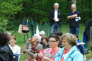 Gottesdienst in Steinsee (Foto: Seifenblasen)