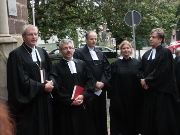 vor der Ilfelder Kirche (Foto: Frank Tuschy)