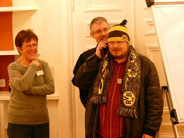 Herr Martens ist beim Anspiel mit von der Partie (Foto: R. Englert)