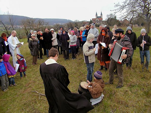 Ostermontag an der Basilika Münchenlohra (Foto: Gemeinde)