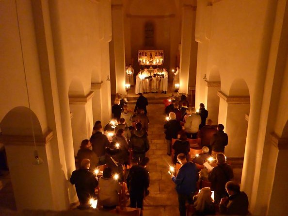 Osternacht in der Basilika Münchenlohra (Foto: Ev. Pfarramt Niedergebra)