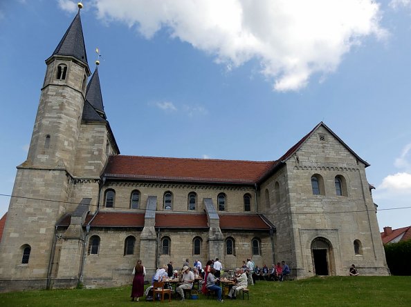 Christi Himmelfahrt an der Basilika Münchenlohra (Foto: R. Englert)