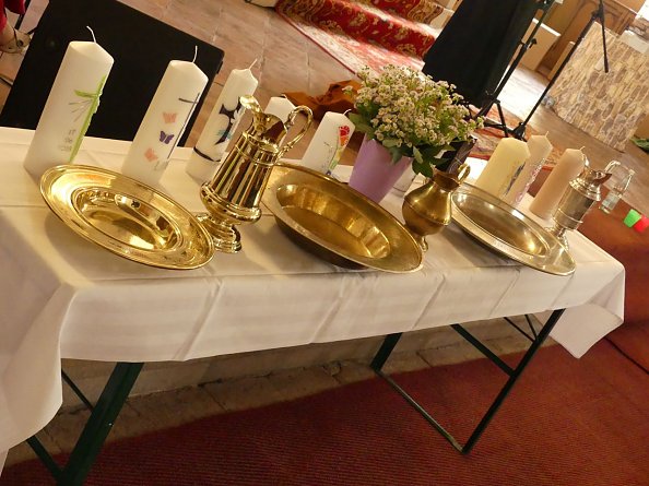 Alles steht bereit für den großen Auszug aus der Kirche (Foto: R. Englert)